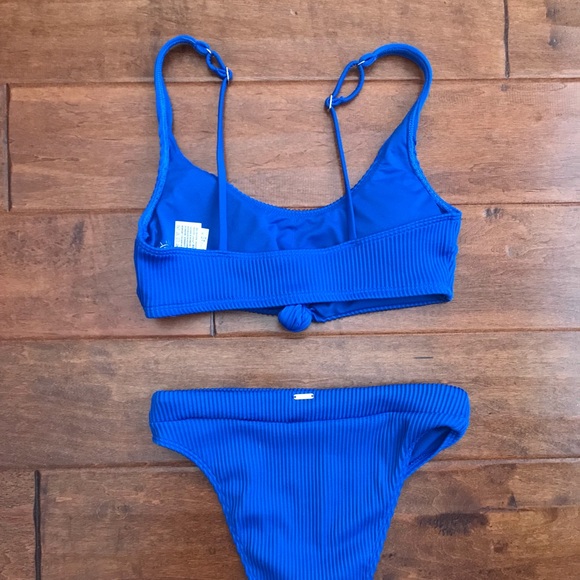 Bikini - Picture 2 of 3